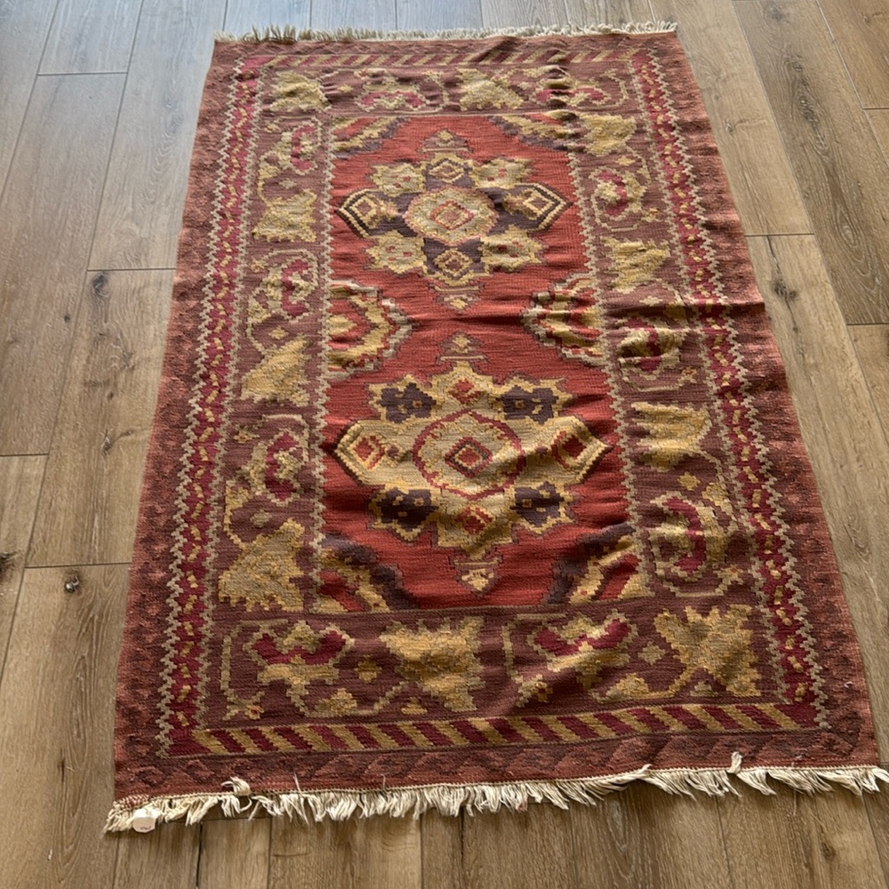 Beautiful Vintage Handwoven Kilim Rug Medium
